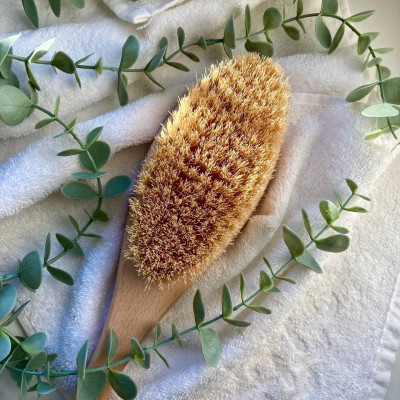 Готовимся к летнему сезону вместе со щеткой для сухого массажа от Estethic House