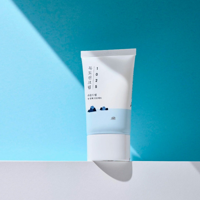 Солнцезащитный крем для проблемной кожи с морской водой от Round Lab 