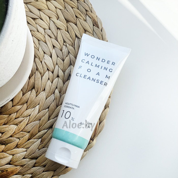 Пенка успокаивающая  хаутюйнией от Esthetic House