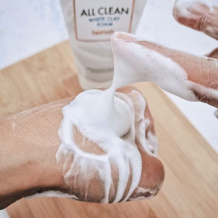 Пенка для глубокого очищения пор с белой глиной от Heimish